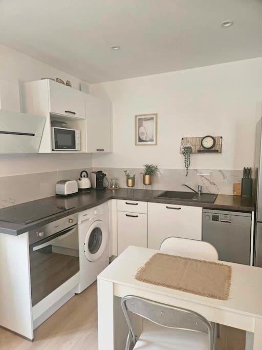 "La Tour", Logement Cosy, Au Calme Vertrieu Екстериор снимка